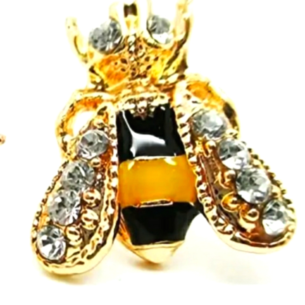 Women's jewelry "Touch of Nature" bee stud earrings.